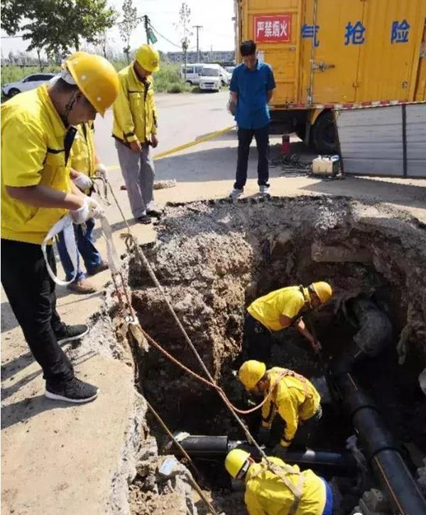 汝州市对老旧中压铸铁煤气管道进行整体改造 新管网采用碳钢管或PE管